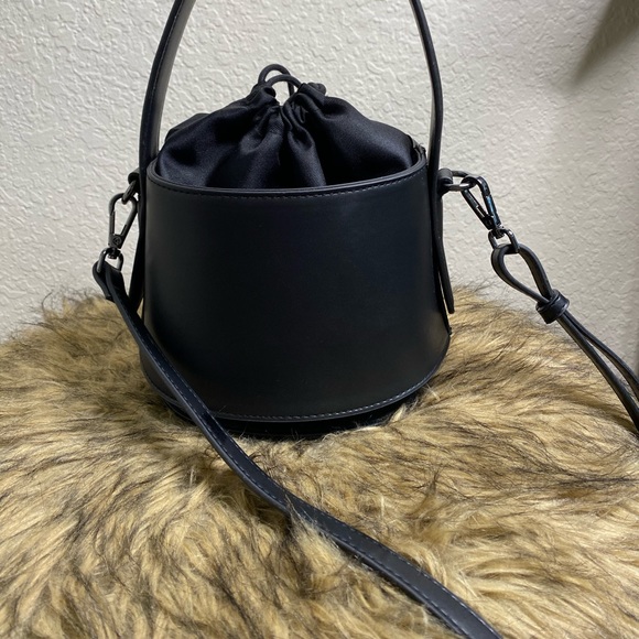 Bucket Bag - Picture 1 of 3